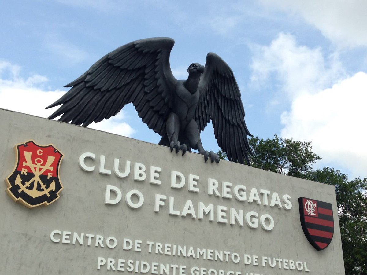 ZAGUEIRO ESPECULADO NO FLAMENGO É BARRADO EM REAPRESENTAÇÃO DO ELENCO EM GIGANTE BRASILEIRO